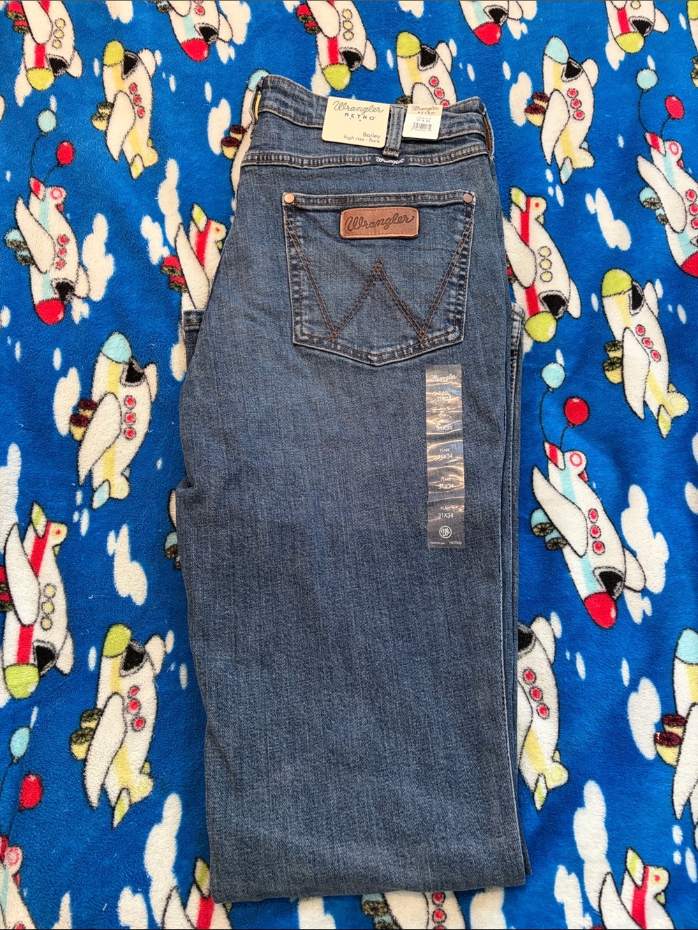 Wrangler Women's Straight Leg Jeans in Medium Blue Denim